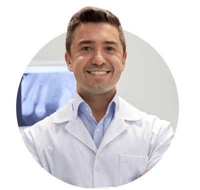 Smiling dentist face_42fe8883-d530-4ac3-a64f-fd56b6b79d19
